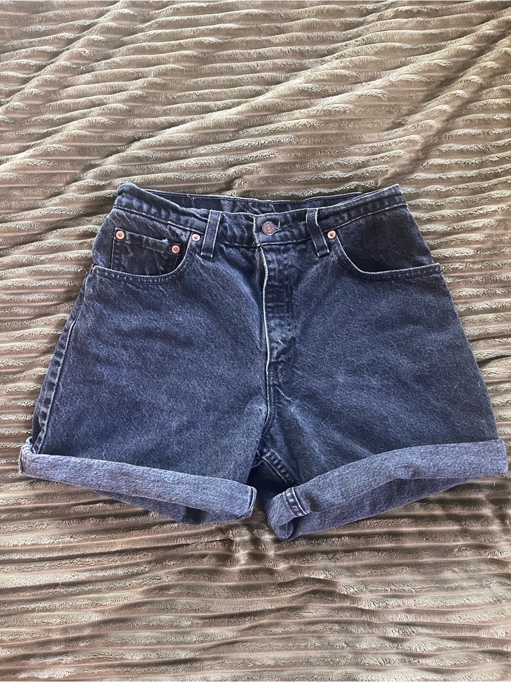 Amazing 🖤🖤🖤Vintage 1990s Levi's Black High-Waist mom Jean Shorts 550s streetwear